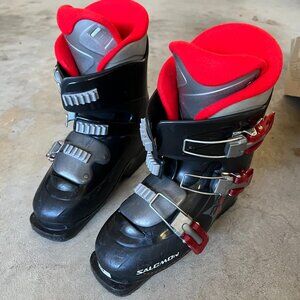 Salomon Performa T3 Junior Ski Boots in mondo 23 (women 6.0)